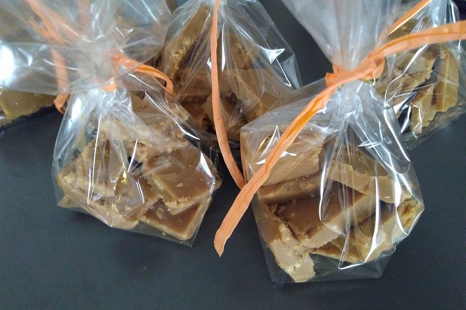 Easy Peanut Butter Fudge Easy Peanut Butter Fudge