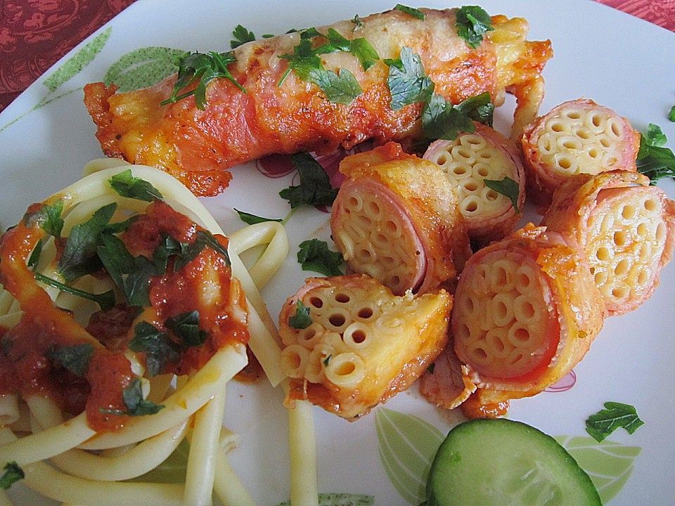 Makkaroni-Schinken-Rolle auf Tomatensauce von Tombstone5| Chefkoch