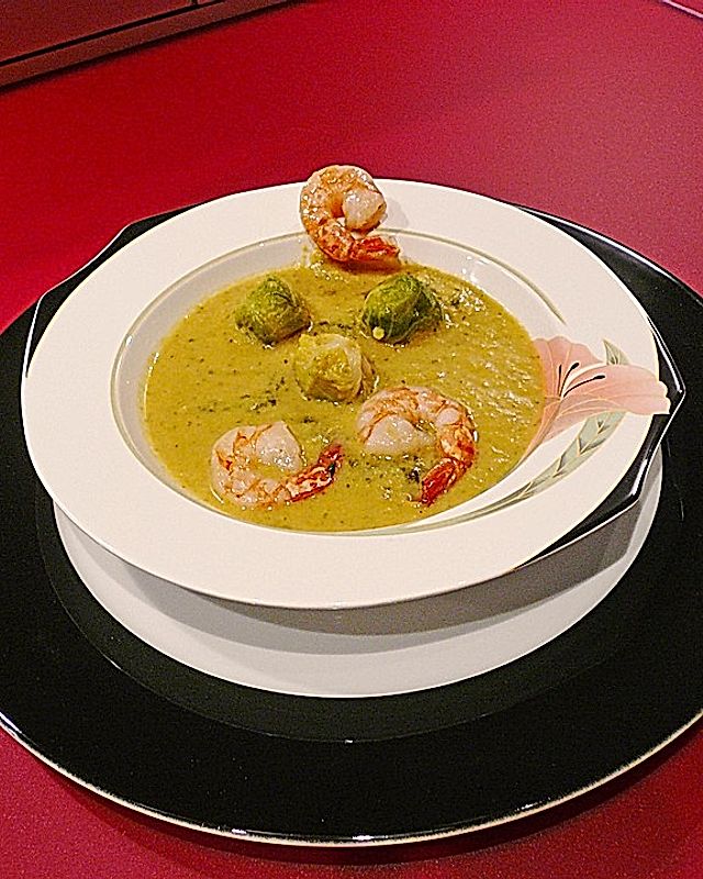 Rosenkohl-Curry-Suppe mit Garnelen