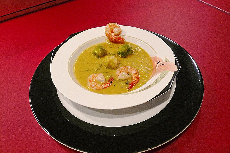 Rosenkohl-Curry-Suppe mit Garnelen