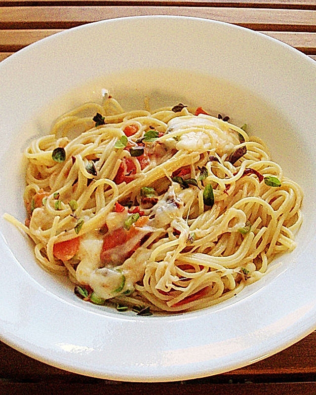 Spaghetti mit Tomaten Mozzarella