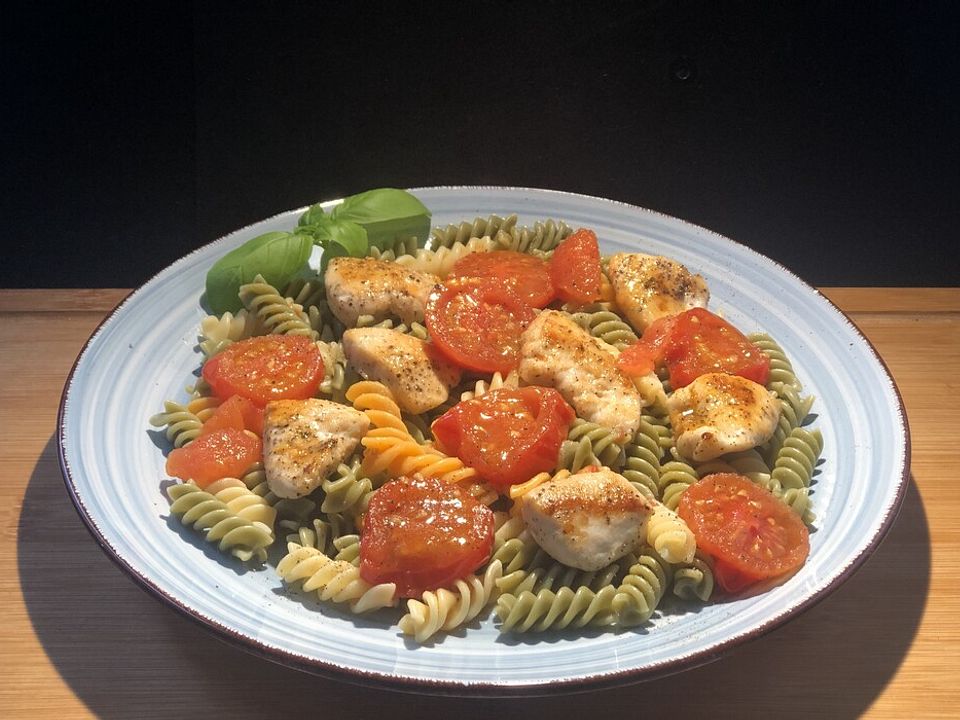 Fusilli mit frischer Hähnchenbrust von julianschraeder| Chefkoch