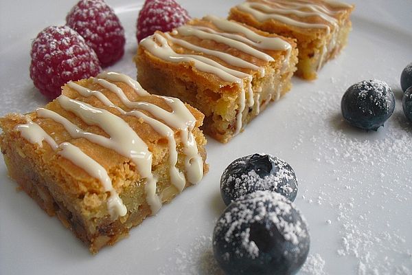 Schokoladen-Brownies mit weißer Schokolade und Pecannüssen