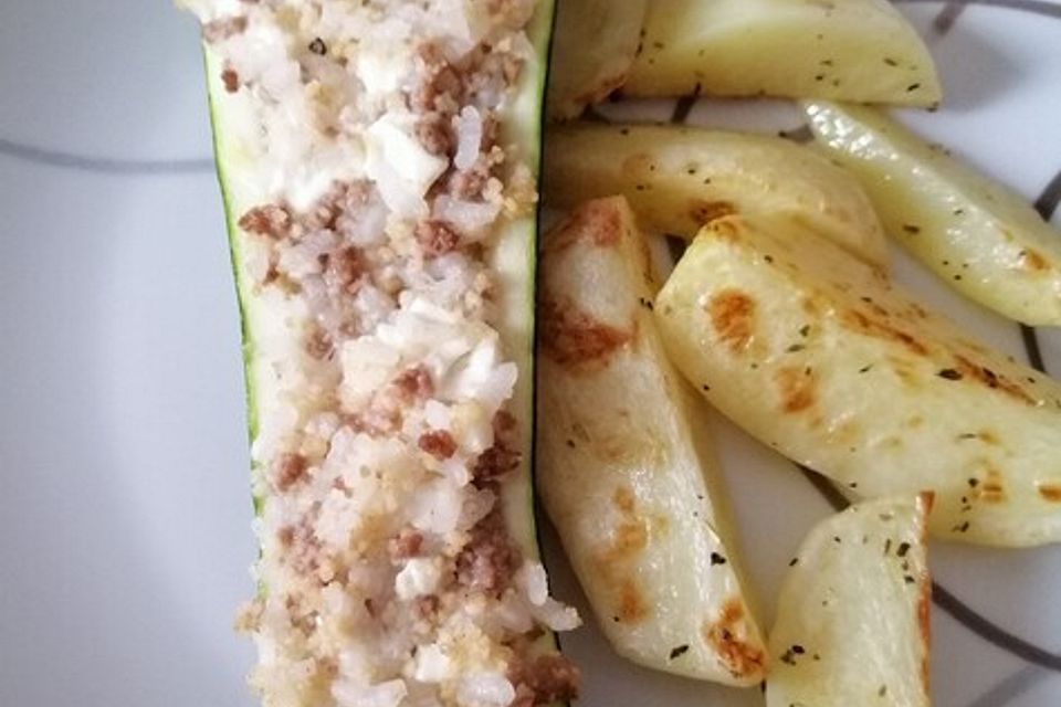 Zucchini mit Couscous-Feta-Füllung