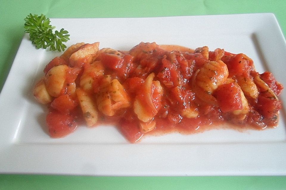 Gnocchi mit Tomaten-Salbei-Sauce