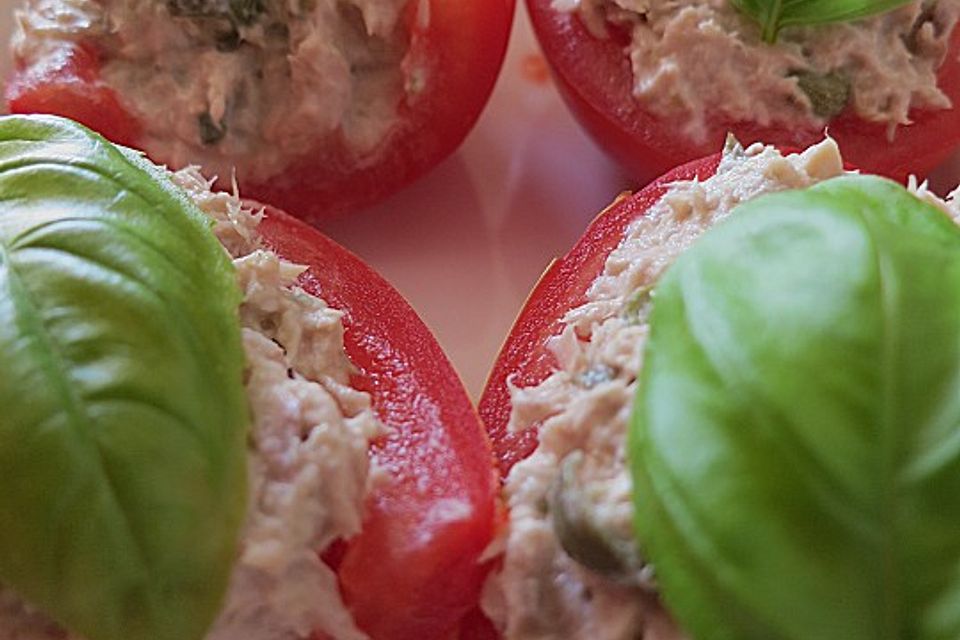 Gefüllte Tomaten mit Thunfisch und Kapern