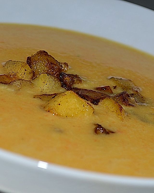 Kokos-Kürbis Suppe mit karamellisierten Kürbiswürfeln