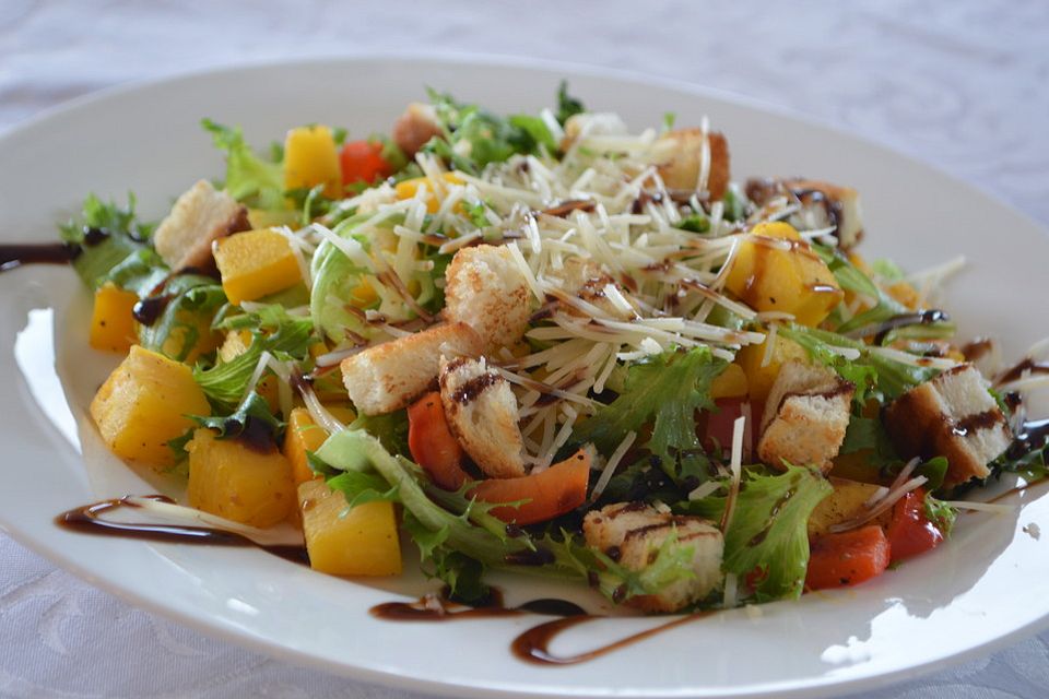 Gebratener Kürbis mit Rucola und Parmesan