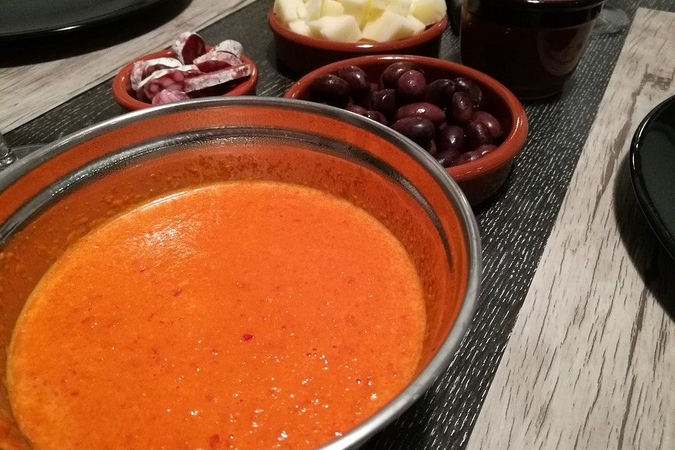 Kanarische Kartoffeln mit roter Mojo-Sauce