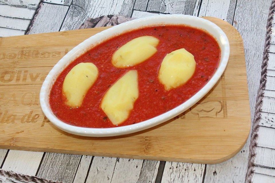 Kanarische Kartoffeln mit roter Mojo-Sauce