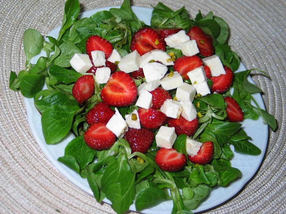 Feldsalat mit Erdbeeren von Buckl| Chefkoch