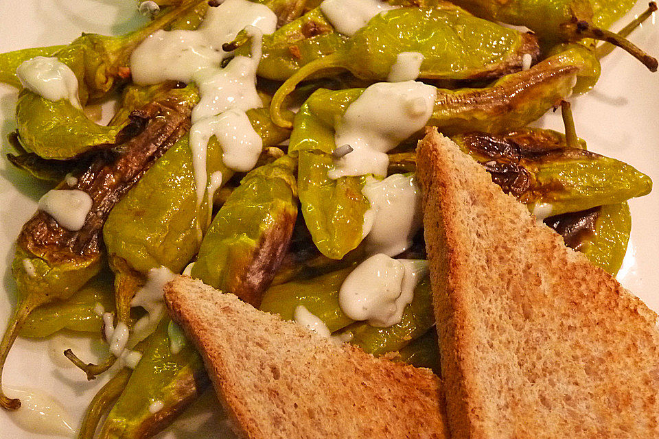 Peperoni im Ofen oder auf dem Grill gebacken