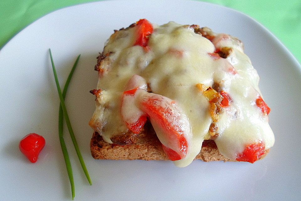 Partytoast mit Hack und Mozzarella