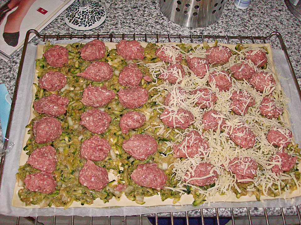 Zucchinipizza mit Mettbällchen von streifenhoernchen| Chefkoch