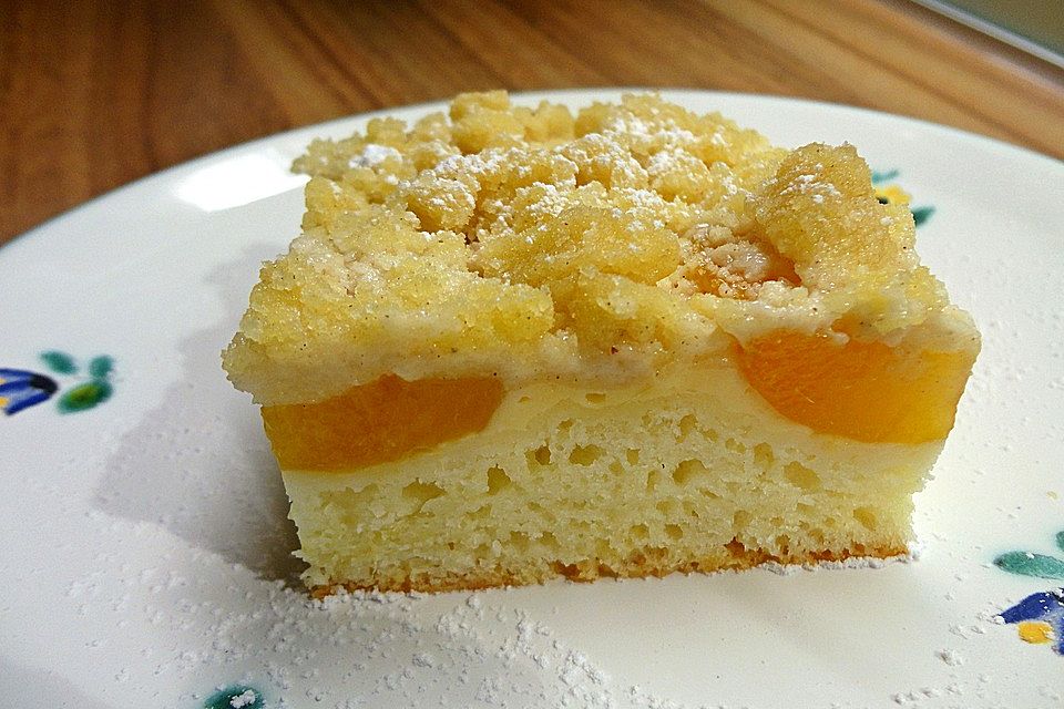 Aprikosen-Vanillecreme-Streusel Blechkuchen