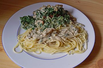 Hähnchenbrustfilets unter Spinat in Gorgonzolasauce