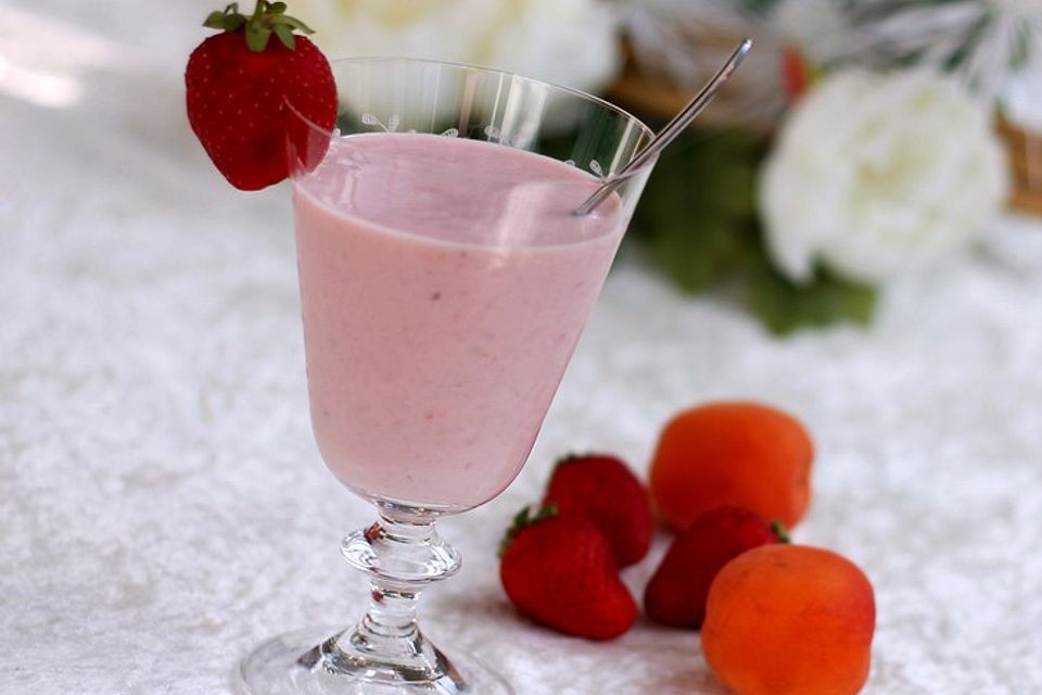 Healthy Berry Milkshake