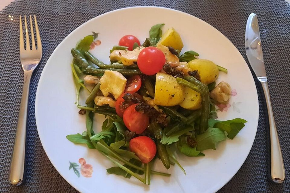 Hähnchenfilet mit Kartoffel-Bohnen-Salat