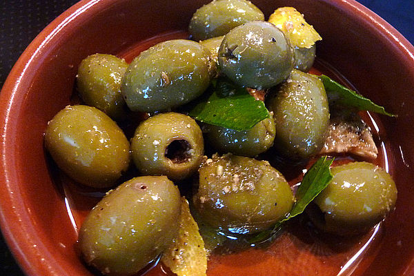 Oliven in Kräuter-Gewürz-Marinade von chica* | Chefkoch