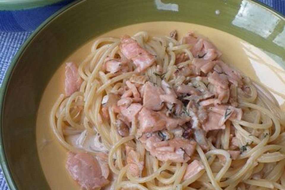 Spaghetti in Lachssahnesauce aus geräuchertem Lachs