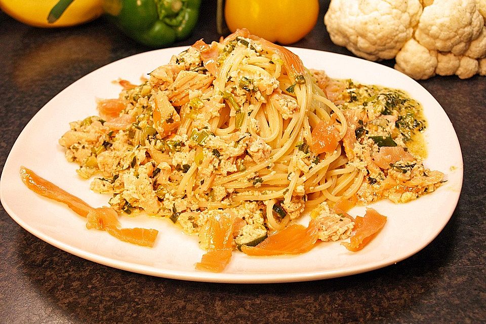 Spaghetti in Lachssahnesauce aus geräuchertem Lachs