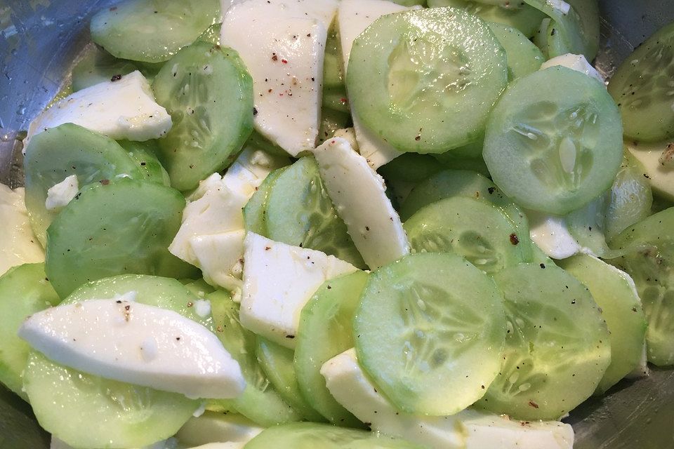 Gurken-Mozzarella Salat