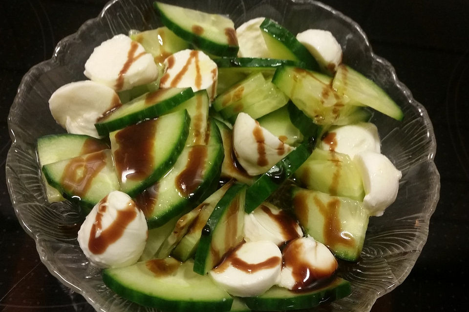 Gurken-Mozzarella Salat