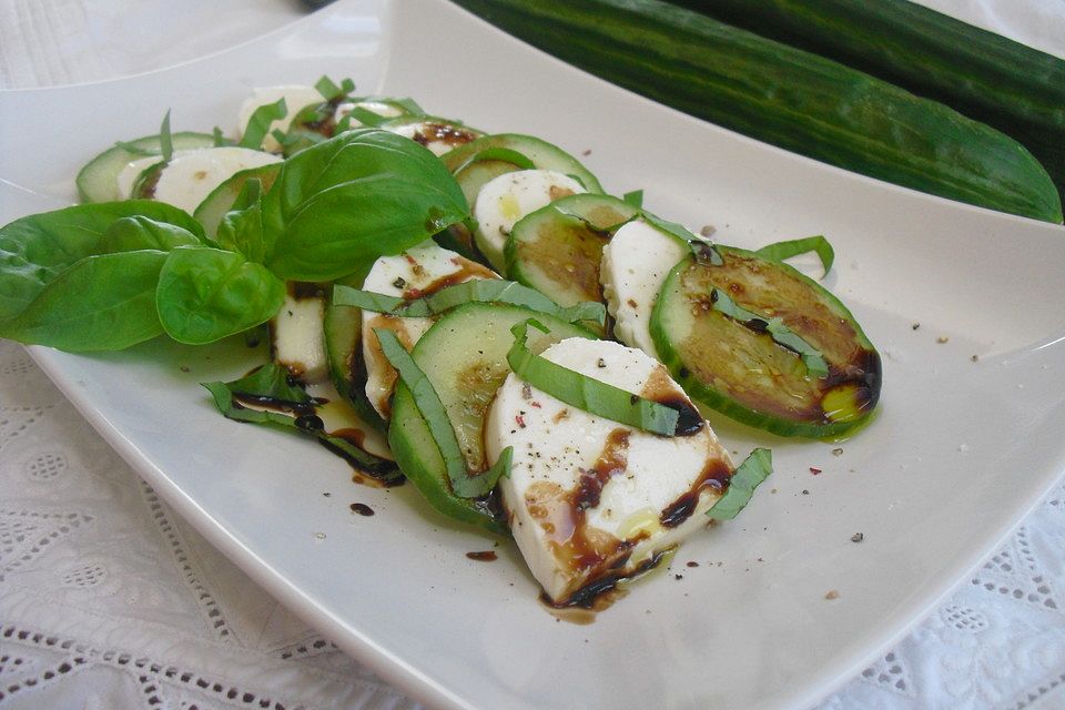 Gurken-Mozzarella Salat