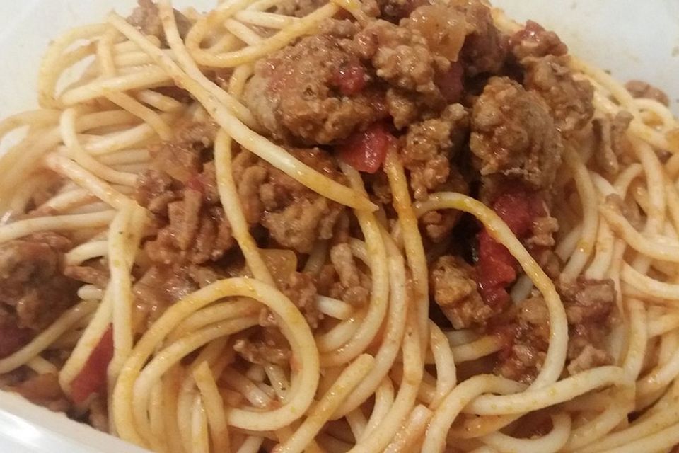 Ricotta-Nudeln mit Bolognese-Sugo