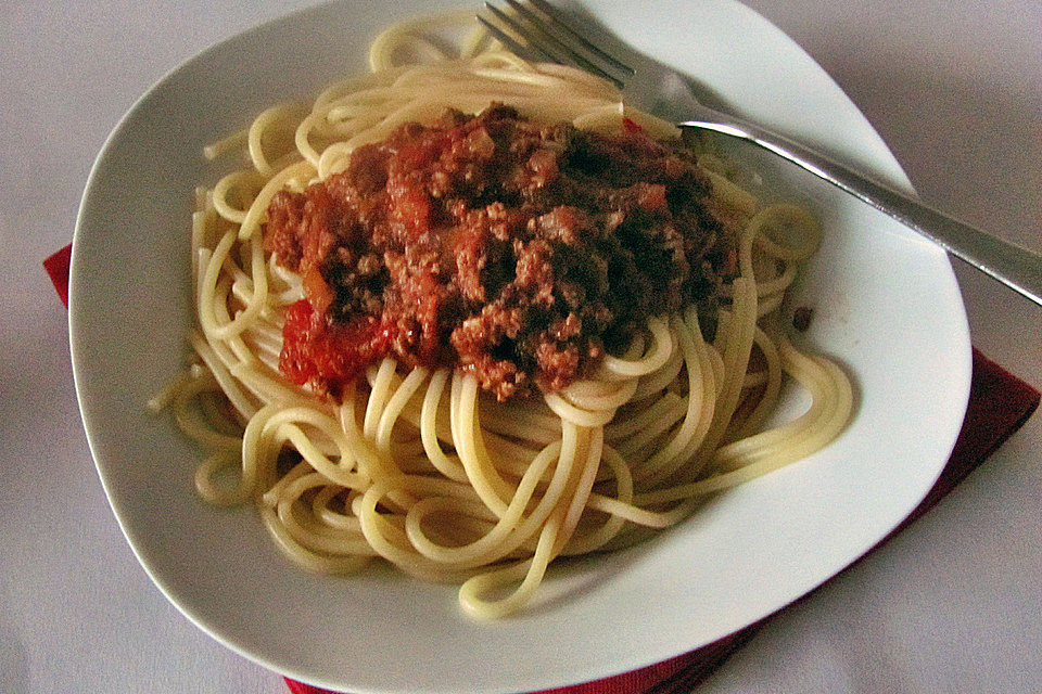 Ricotta-Nudeln mit Bolognese-Sugo