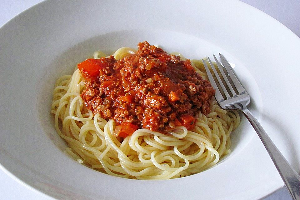 Ricotta-Nudeln mit Bolognese-Sugo