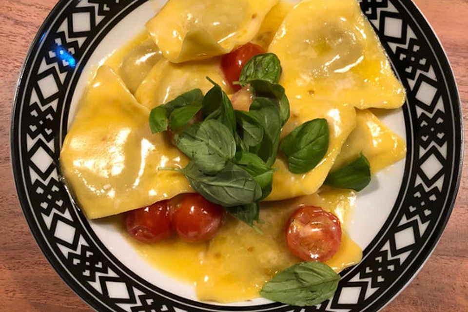 Steinpilz-Trüffel Pasta in Parmesan-Butter-Sauce