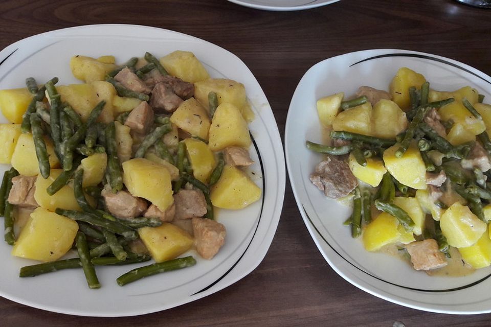 Gulasch mit grünen Bohnen und Kartoffeln