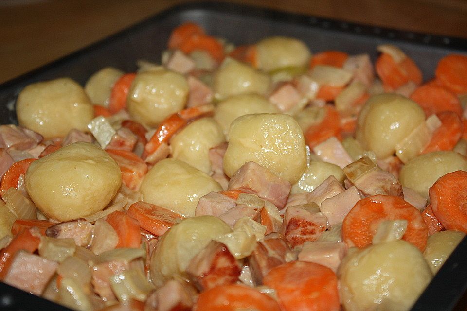 Knödel-Auflauf mit Möhren