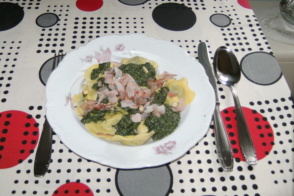 Tortellini in Spinat-Schinken Soße