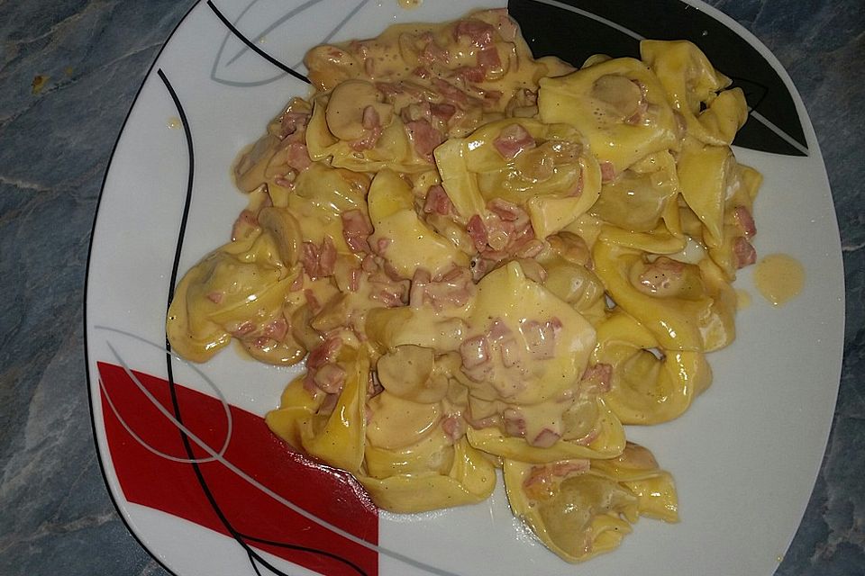 Tortellini in Pilz-Sahnesoße