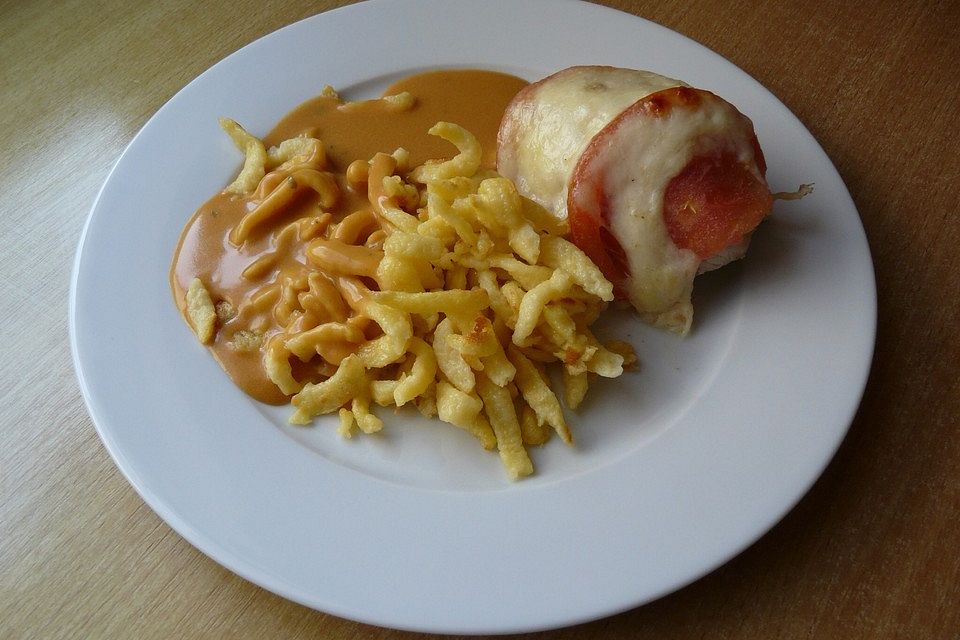 Mariniertes Putenbrustfilet überbacken mit Mozzarella und Tomaten