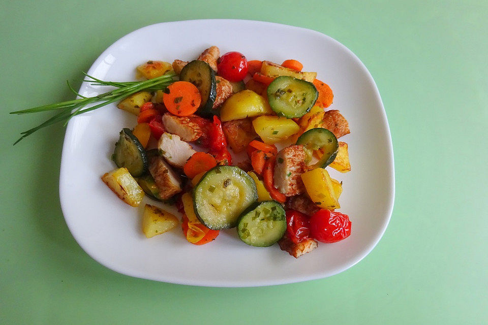 Kartoffel-Gemüse-Pfanne mit Hähnchenbrust