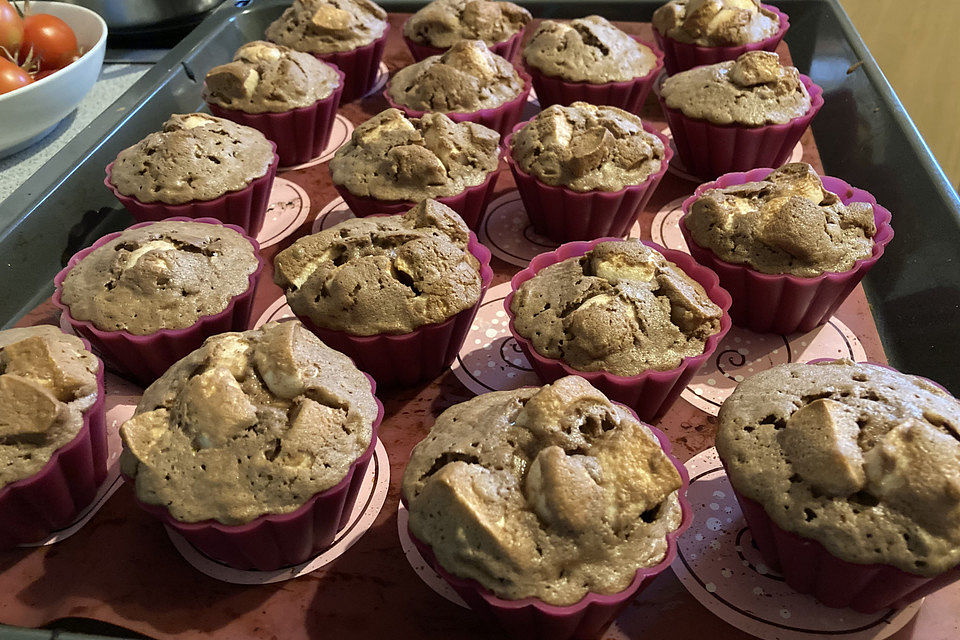 Schokomuffins mit Smarties und Marshmallows