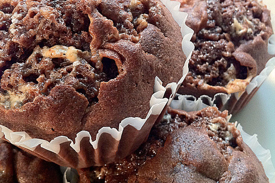 Schokomuffins mit Smarties und Marshmallows