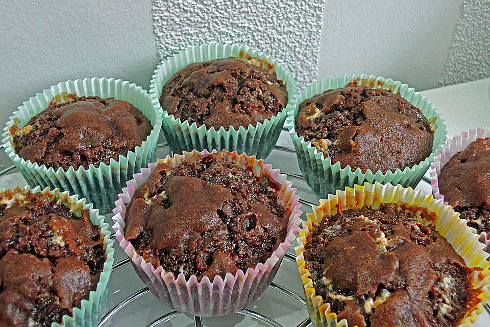 Schokomuffins mit Smarties und Marshmallows