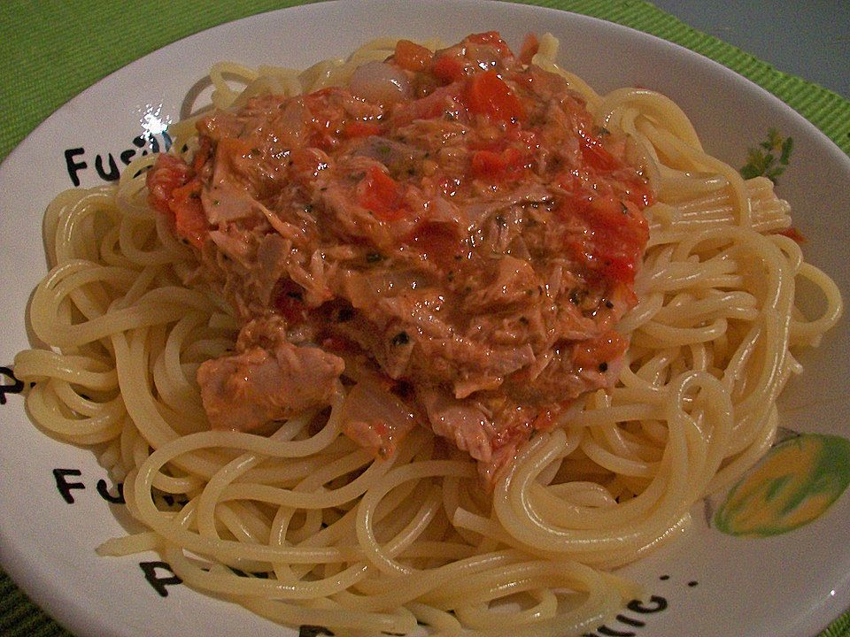 Nudeln mit Thunfisch-Tomaten-Sauce von mangocurry| Chefkoch