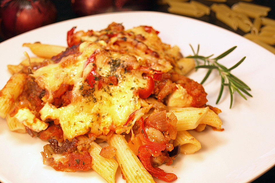 Penne-Tomaten-Hackfleisch Auflauf