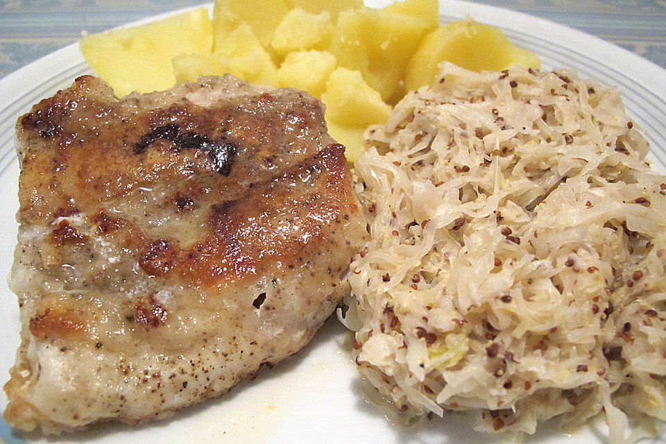 Gebratenes Zanderfilet mit Senf-Sauerkraut