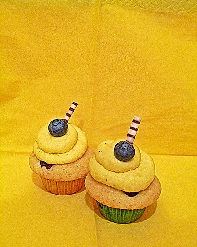 Blaubeer-Cupcakes mit Sahnefrosting