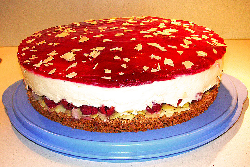 Mandel-Amaretto-Torte mit Kirschen