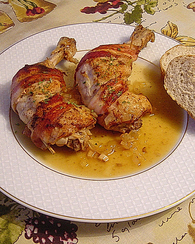 Hühnerkeulen mit Speck und Weißweinsauce