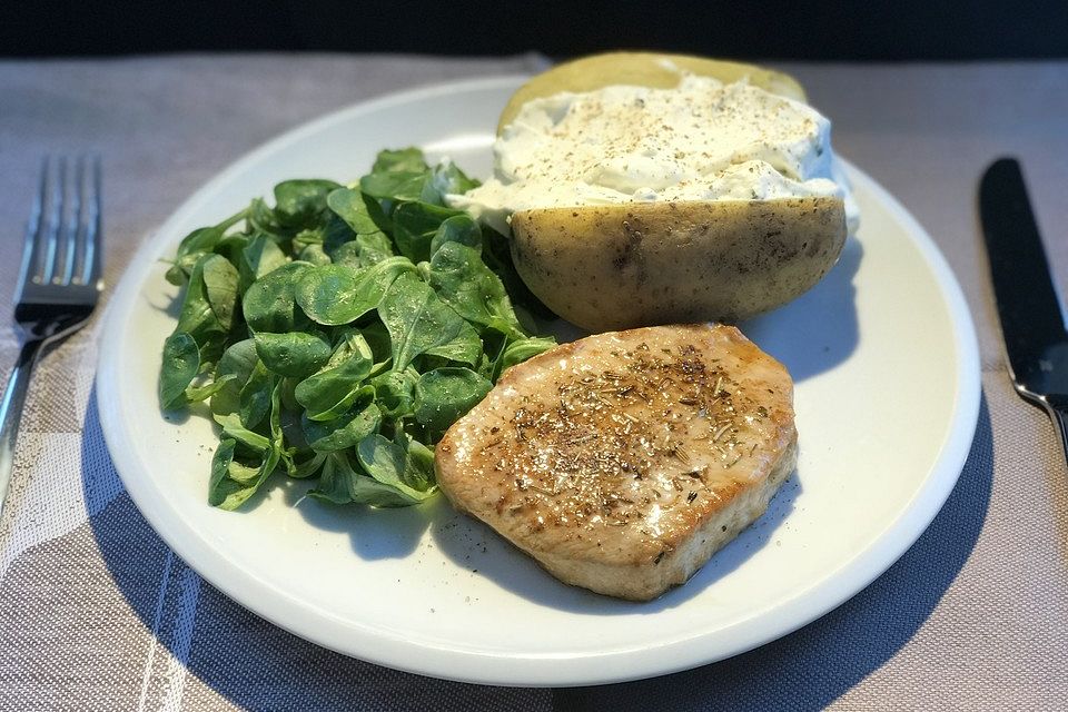 Steaks und Ofenkartoffeln mit Quark