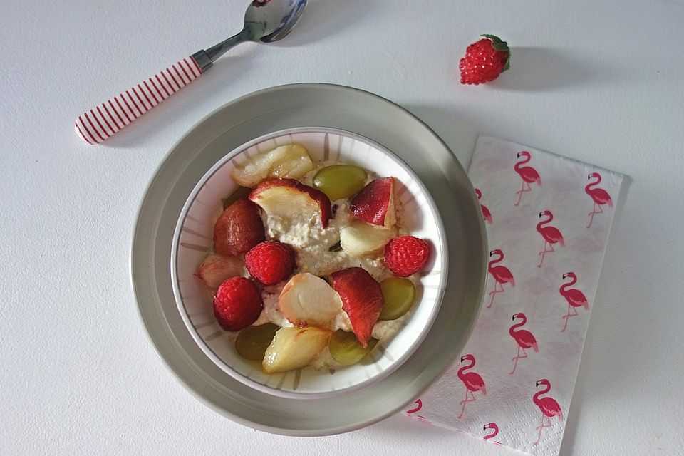 Schneller Frühstücks-Porridge mit Früchten