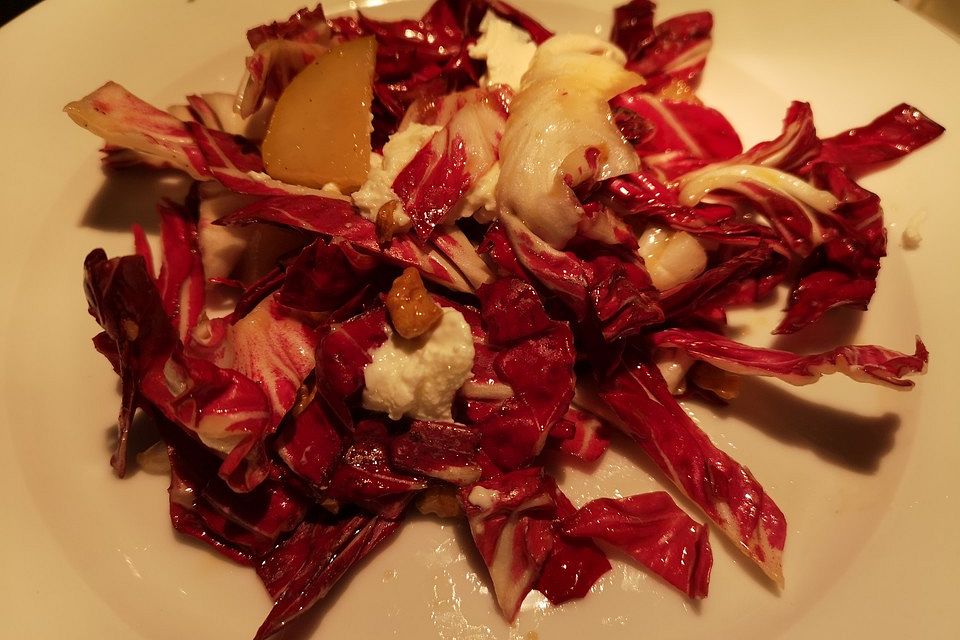 Radicchio mit Birne und Roquefort